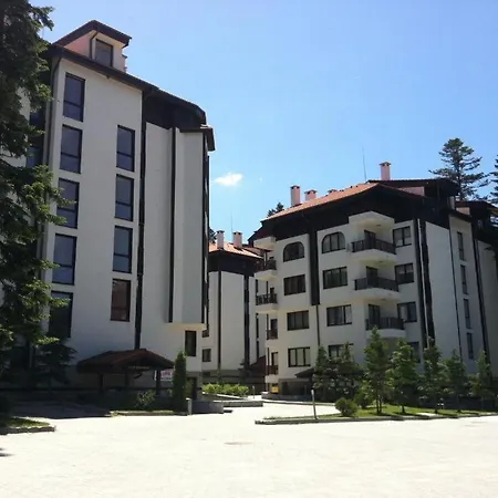 Flora Clover One Bedroom Nr. 18 아파트