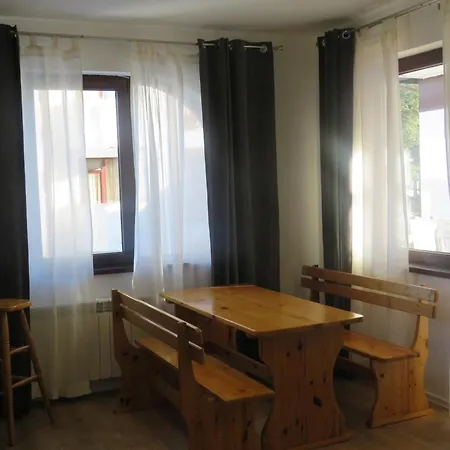 Flora Clover One Bedroom Nr. 18 보로베츠