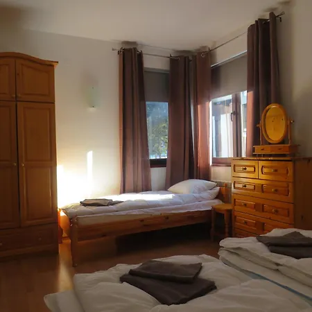 Flora Clover One Bedroom Nr. 18 아파트 보로베츠