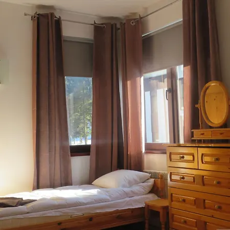 Flora Clover One Bedroom Nr. 18 아파트