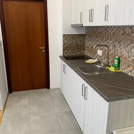 Flora Clover One Bedroom Nr. 18 아파트