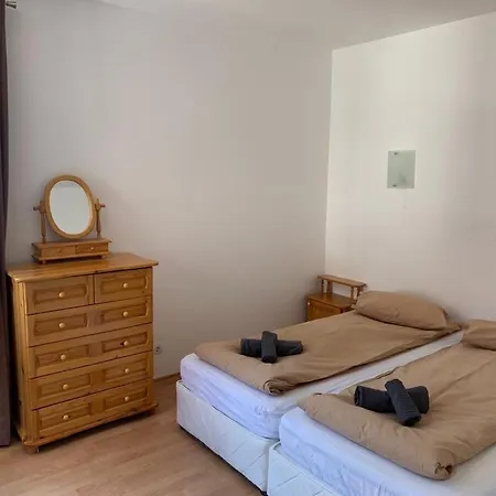 Flora Clover One Bedroom Nr. 18 *