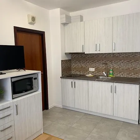 Flora Clover One Bedroom Nr. 18 * 보로베츠