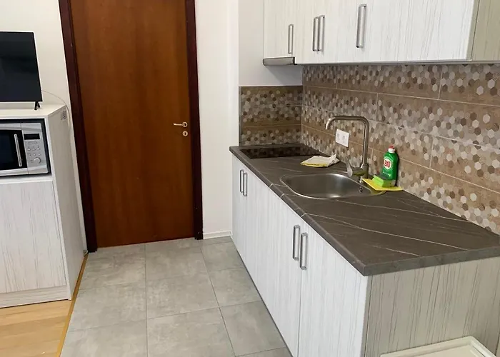 Flora Clover One Bedroom Nr. 18 شقة